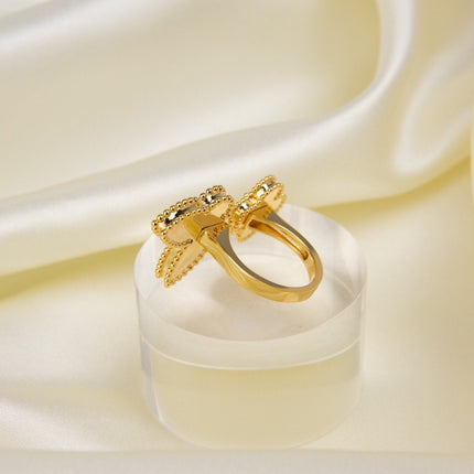 LUCKY BETWEEN THE FINGER RING
