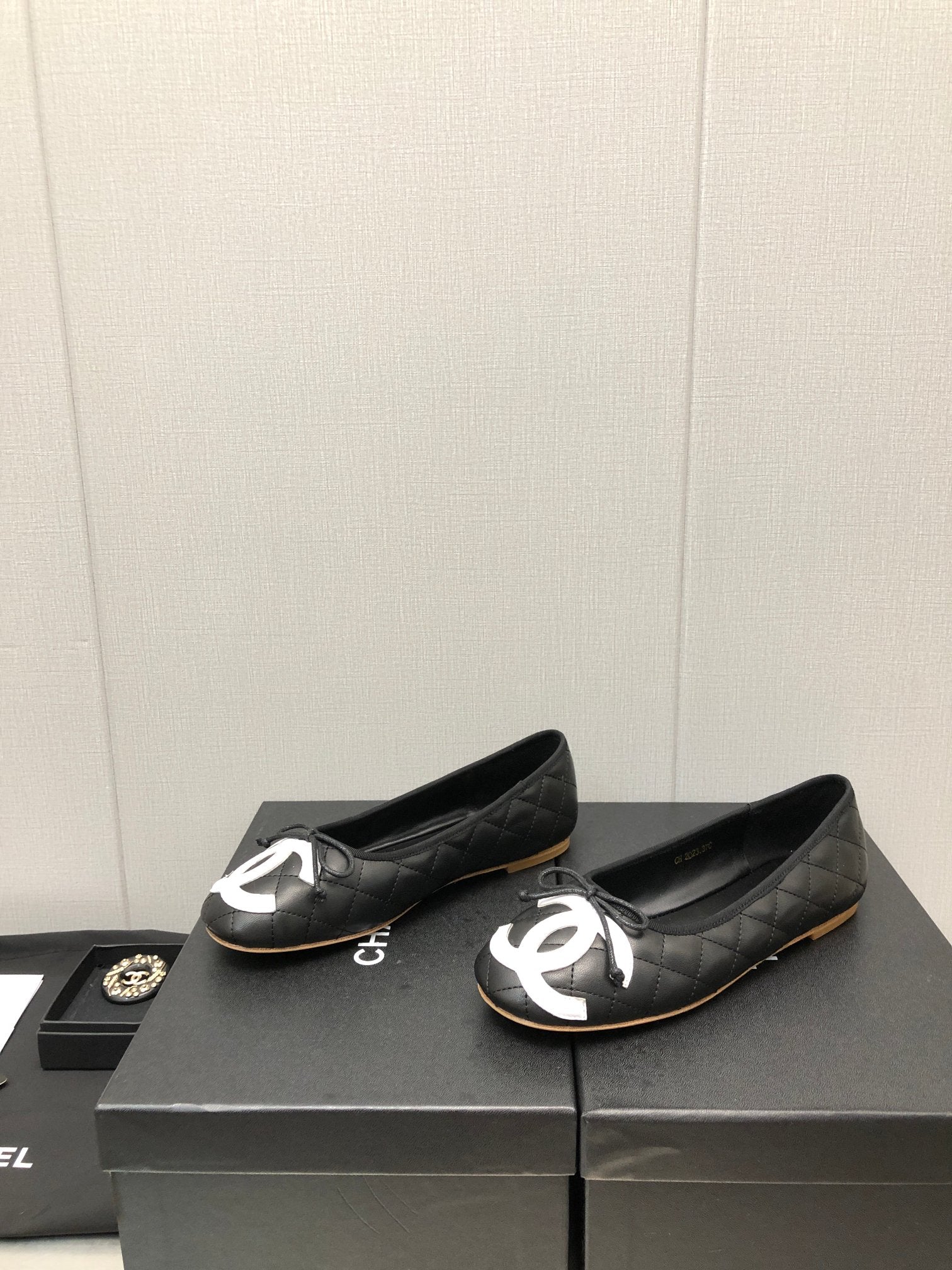 CAMBON BALLET FLAT BLACK WHITE LAMBSKIN