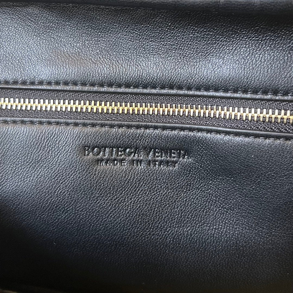 BV GETAWAY SMALL 23CM BLACK LAMBSKIN
