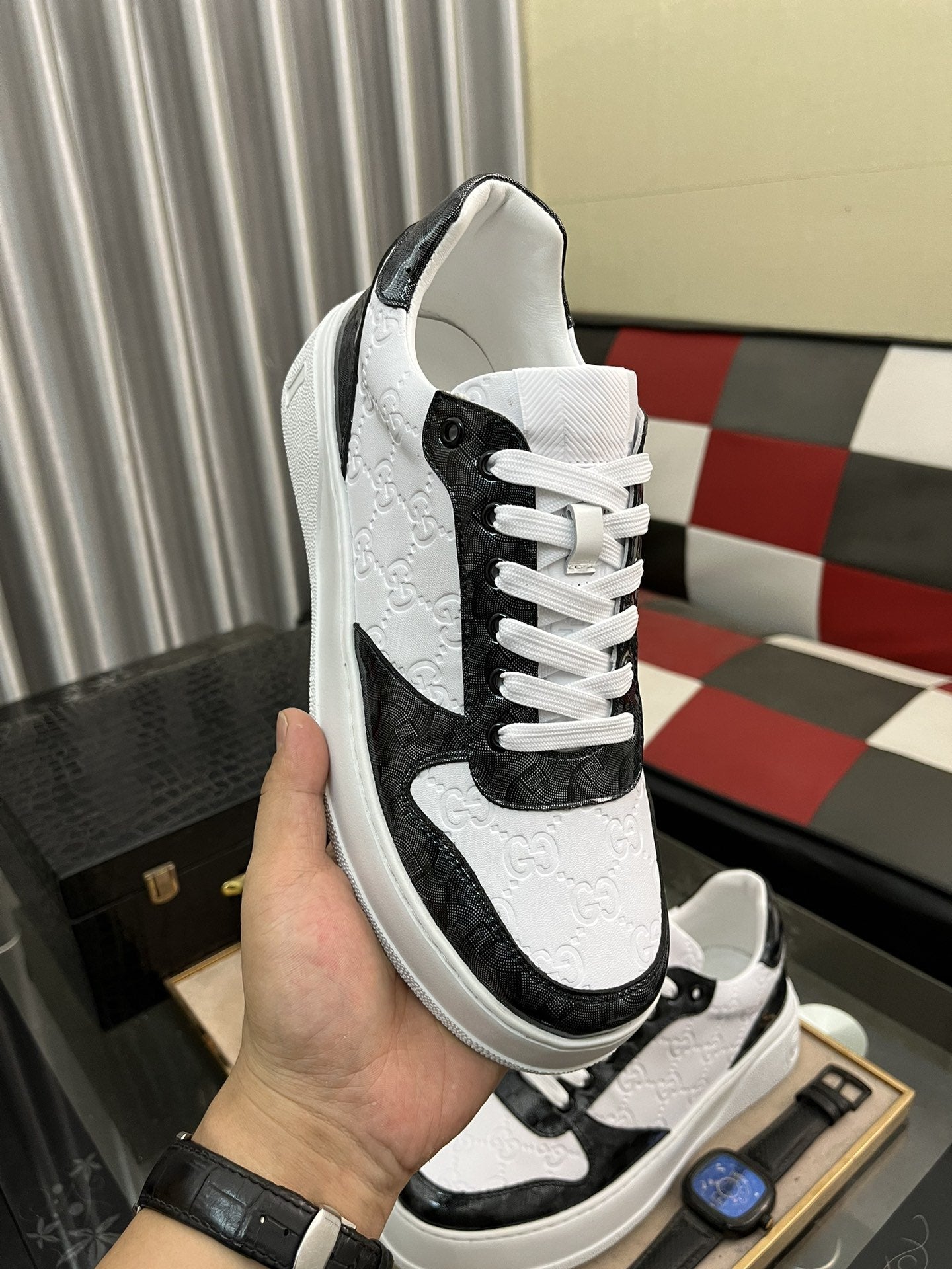 GG SNEAKERS IN EMBOSSED WHITE BLACK COWHIDE LEATHER