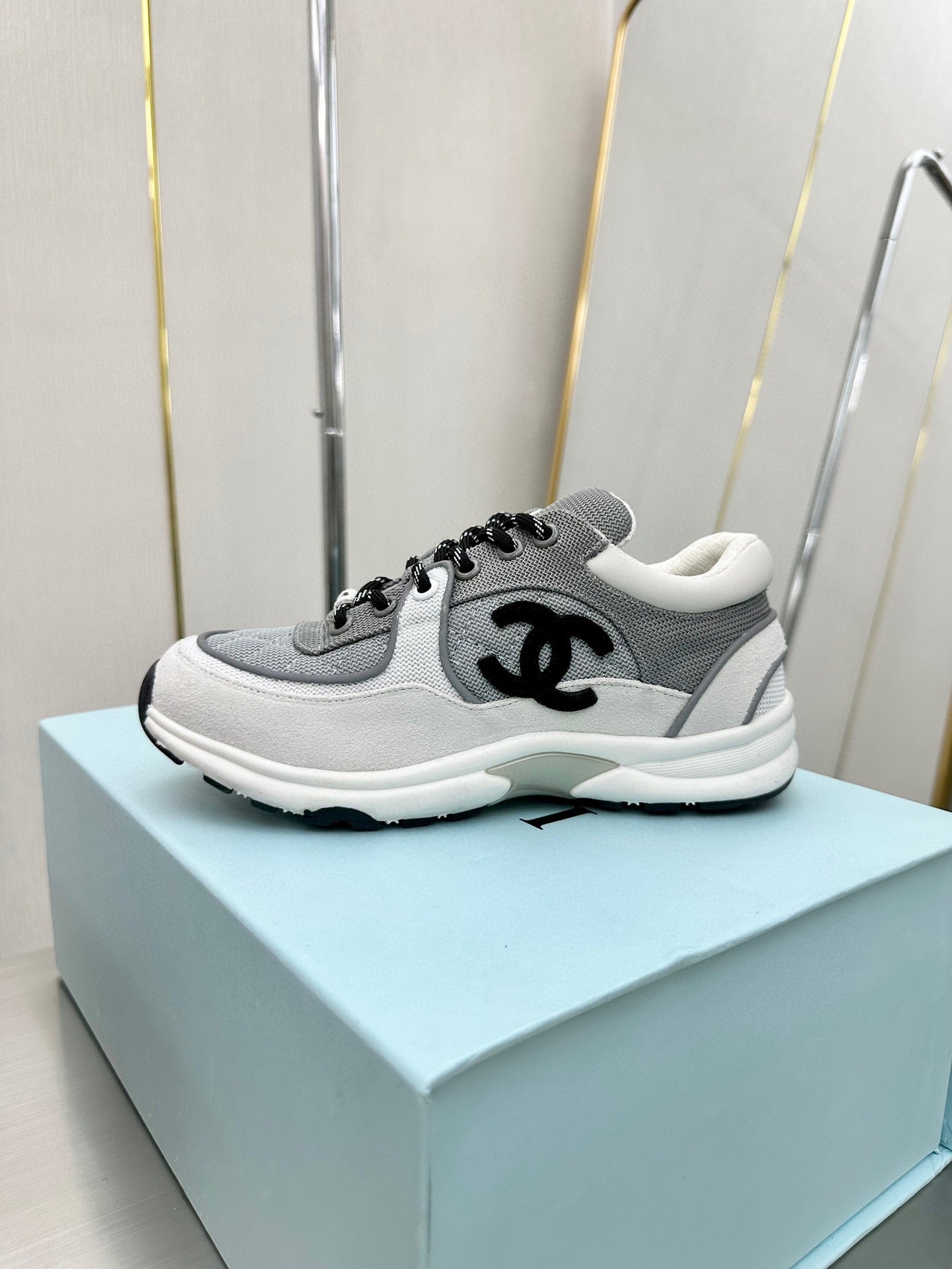 CC LOW TOP TRAINER WHITE GREY SNEAKERS