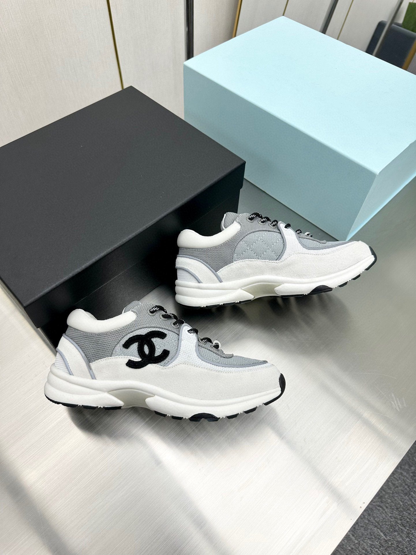 CC LOW TOP TRAINER WHITE GREY SNEAKERS