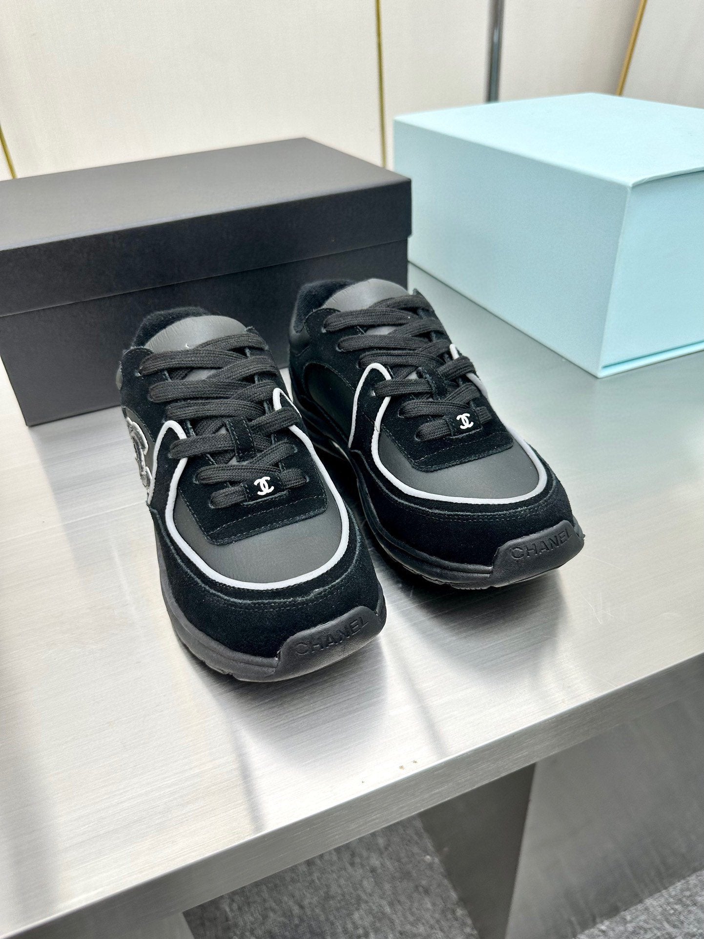 CC LOW TOP TRAINER BLACK SNEAKERS