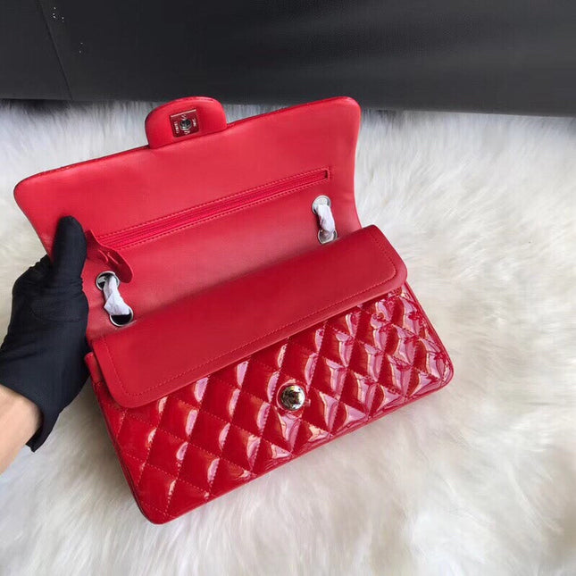 CHANEL 26S FLAP BAG MEDIUM 25 IN RED PATENT CALFSKIN GOLD HARDWARE
