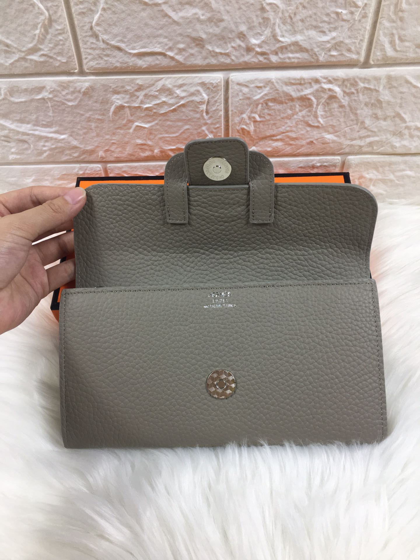 HM SNAP LOCK WALLET 19.5 GRAY GRAINED CALFSKIN