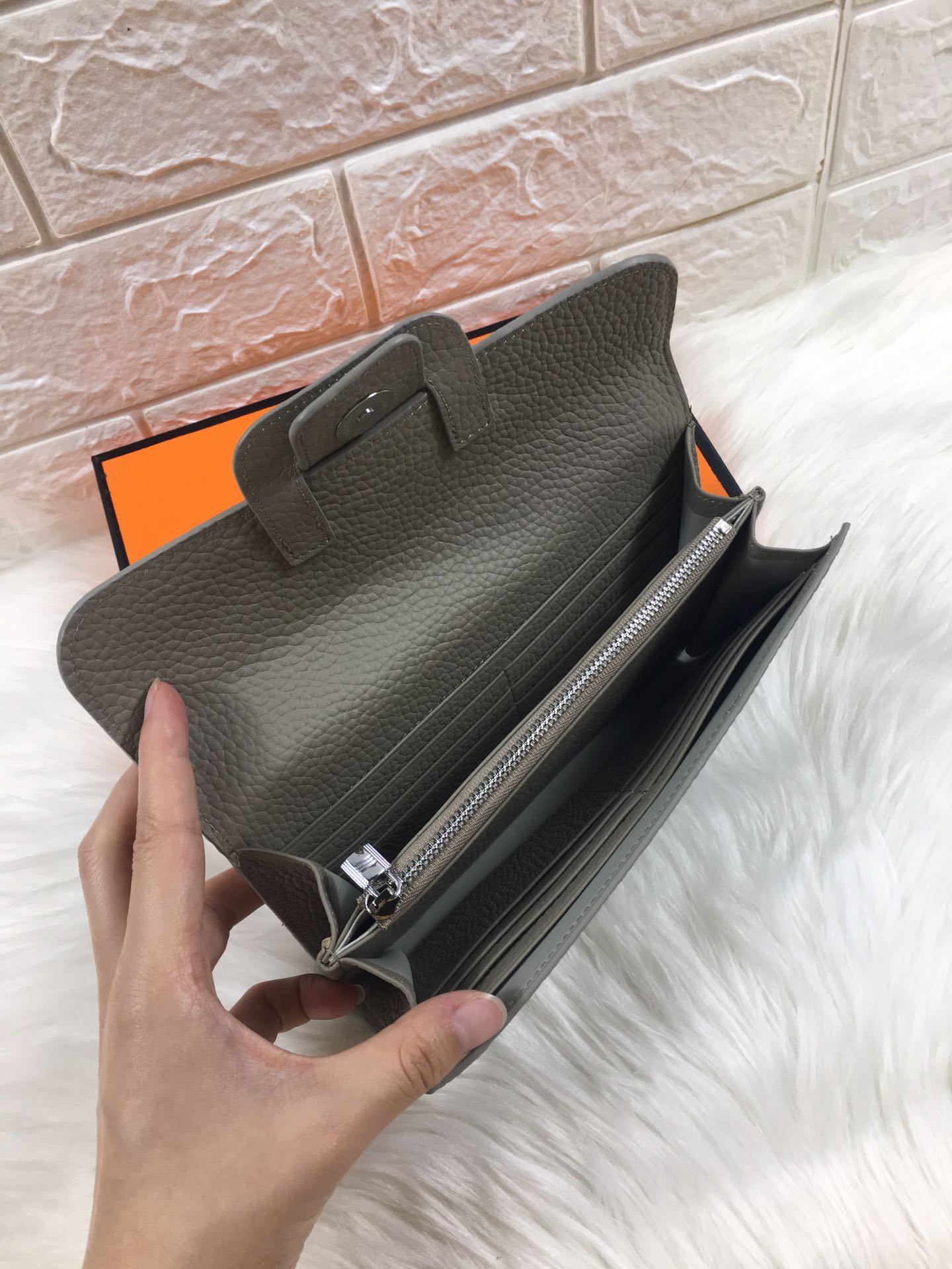 HM SNAP LOCK WALLET 19.5 GRAY GRAINED CALFSKIN