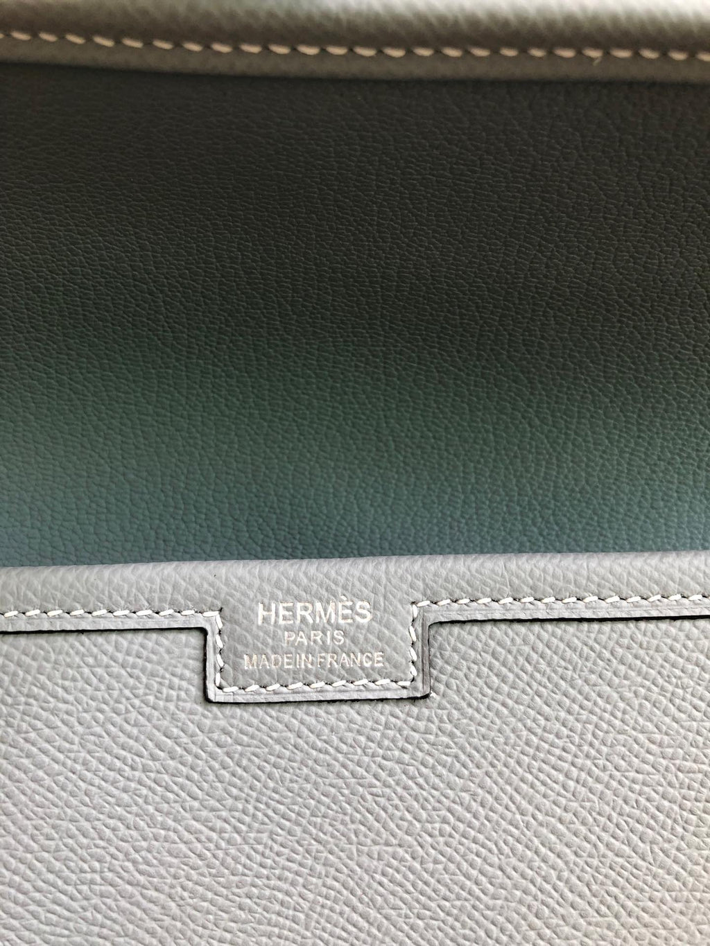 JIGE ELAN 29 CLUTCH IN PALE GRAY CALFSKIN