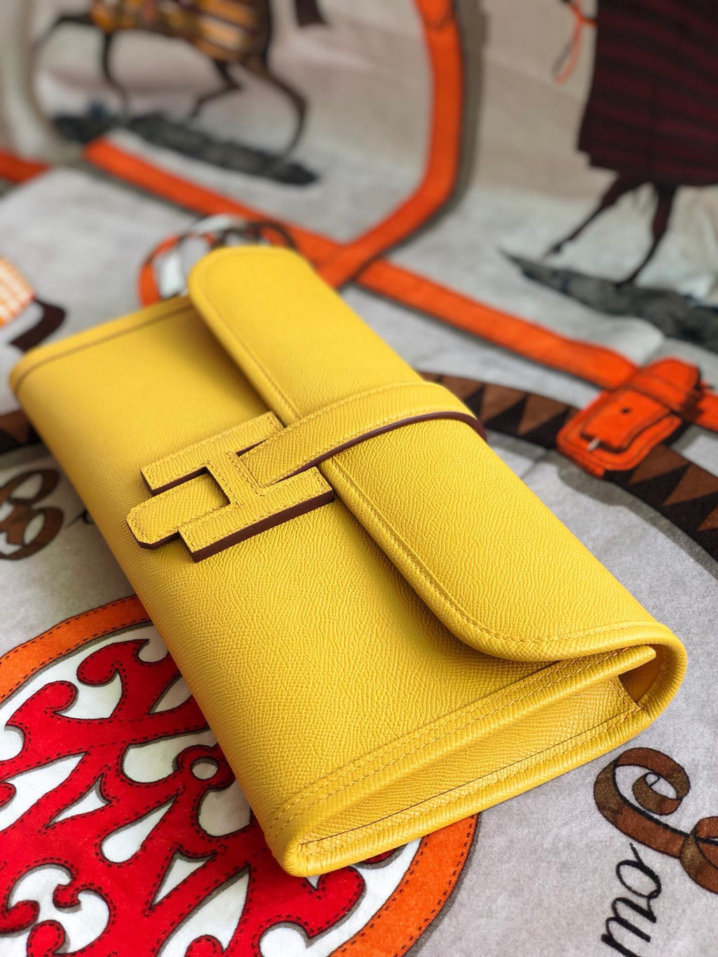 JIGE ELAN 29 CLUTCH IN MIMOSA YELLOW CALFSKIN