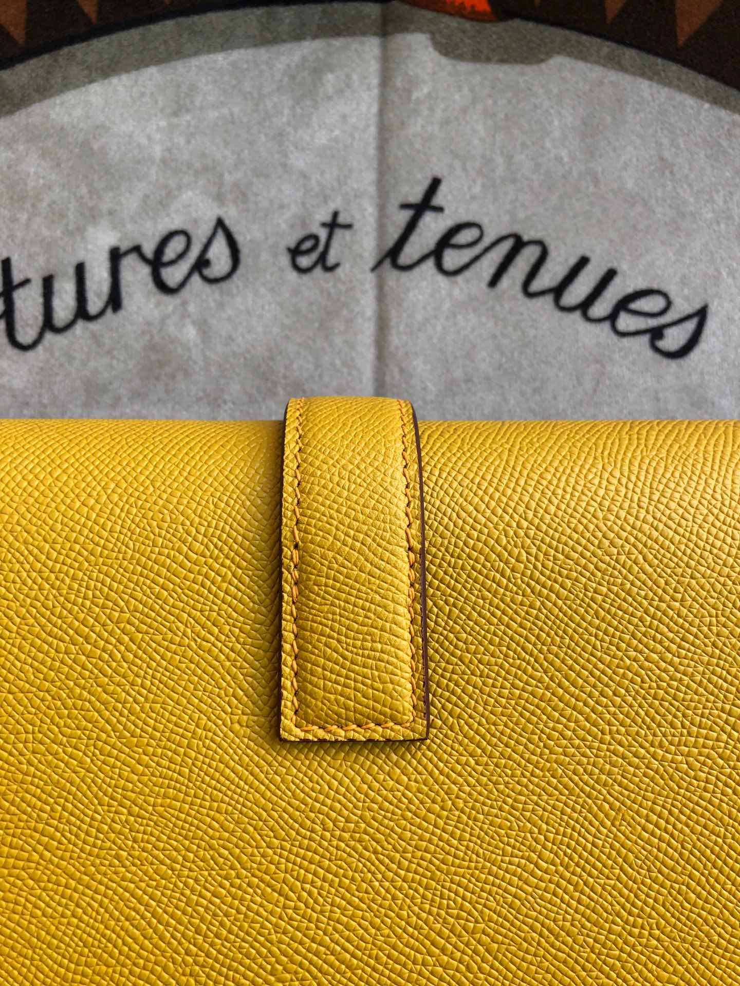 JIGE ELAN 29 CLUTCH IN MIMOSA YELLOW CALFSKIN