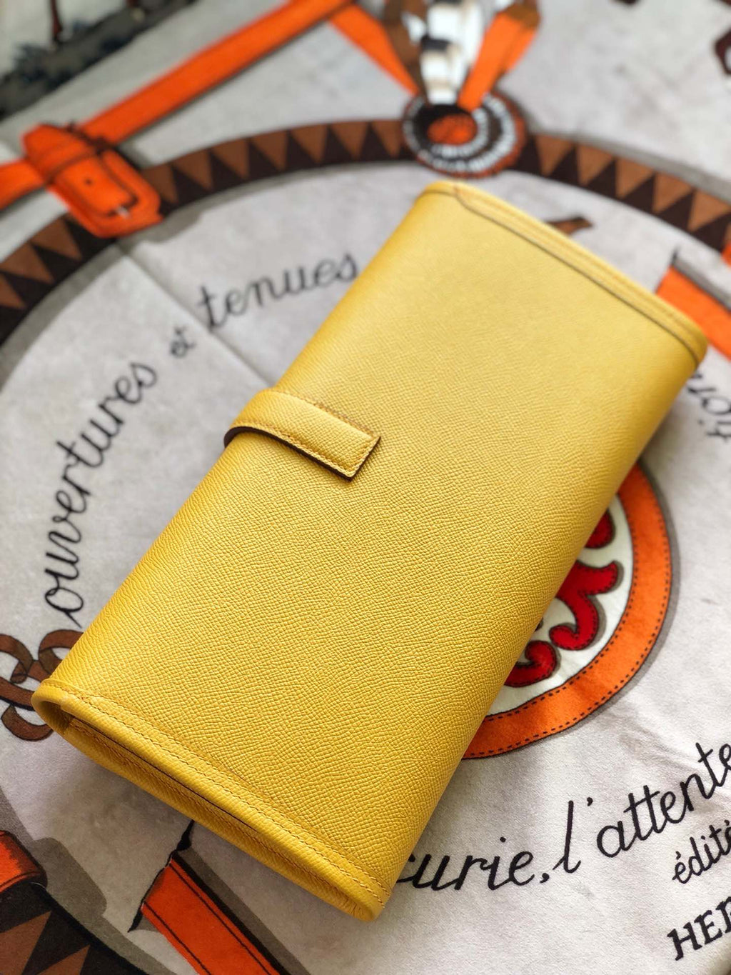 JIGE ELAN 29 CLUTCH IN MIMOSA YELLOW CALFSKIN