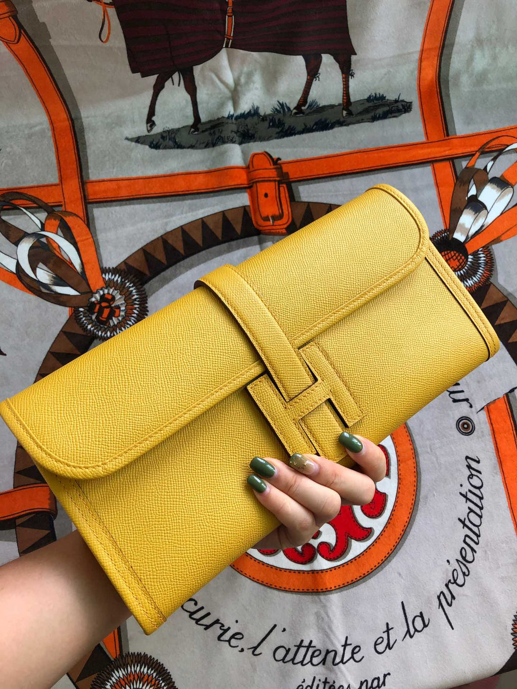 JIGE ELAN 29 CLUTCH IN MIMOSA YELLOW CALFSKIN