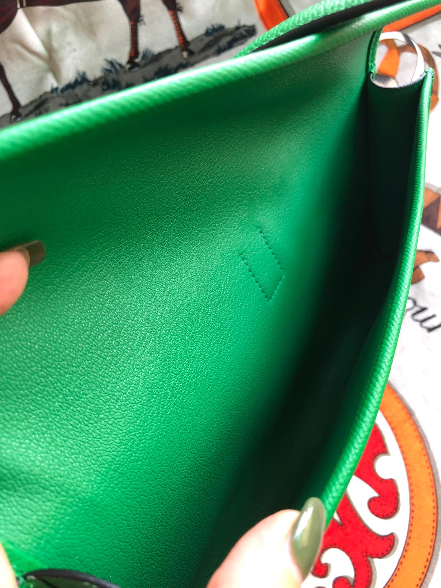 JIGE ELAN 29 CLUTCH IN EMERALD GREEN CALFSKIN