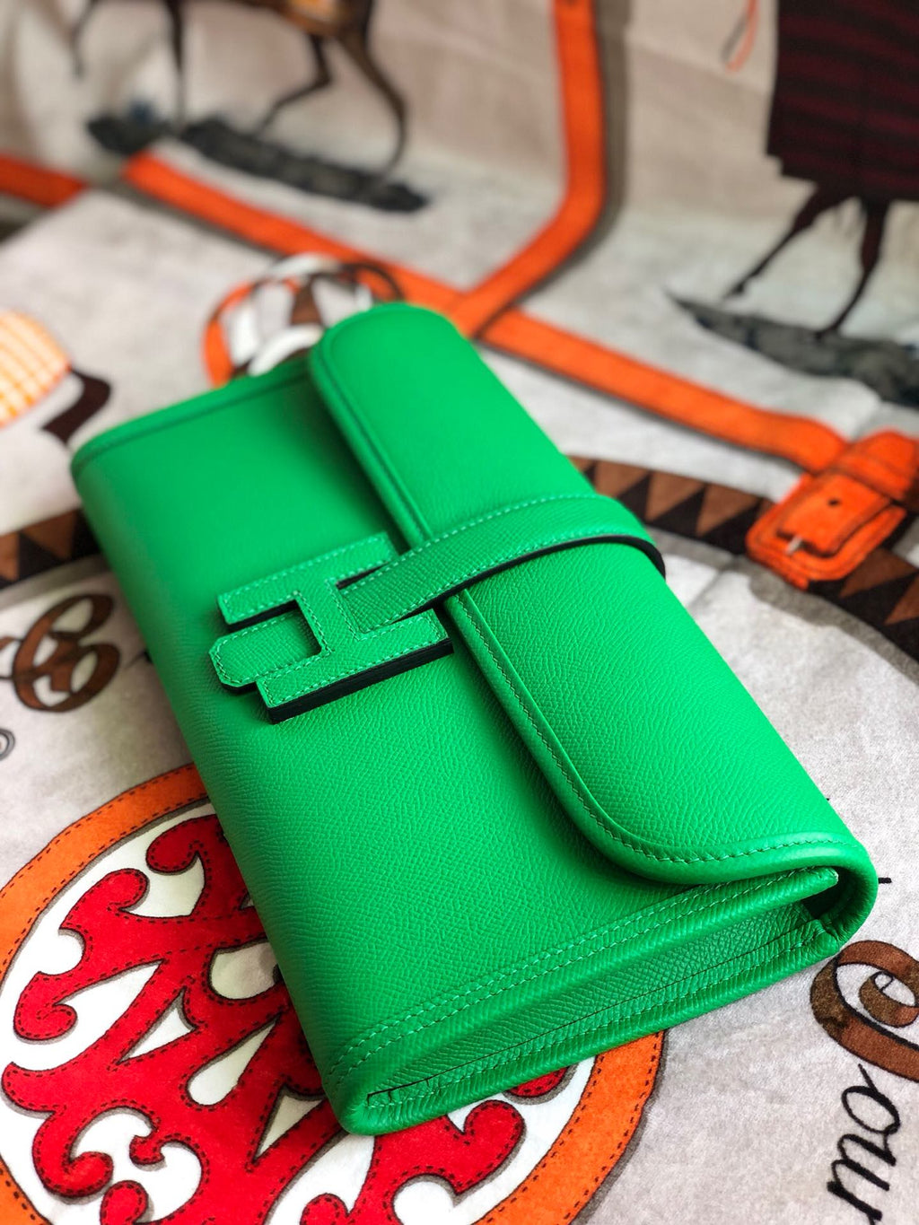 JIGE ELAN 29 CLUTCH IN EMERALD GREEN CALFSKIN