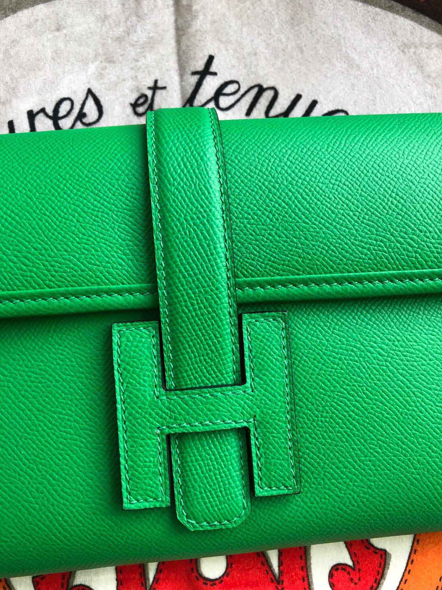 JIGE ELAN 29 CLUTCH IN EMERALD GREEN CALFSKIN