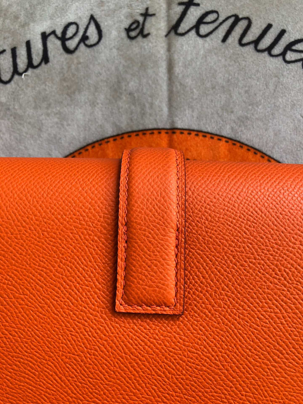 JIGE ELAN 29 CLUTCH IN SALAMANDER ORANGE CALFSKIN