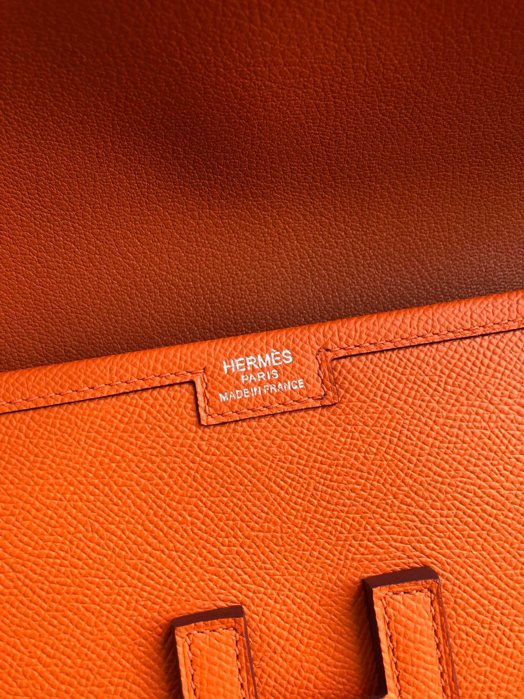JIGE ELAN 29 CLUTCH IN SALAMANDER ORANGE CALFSKIN