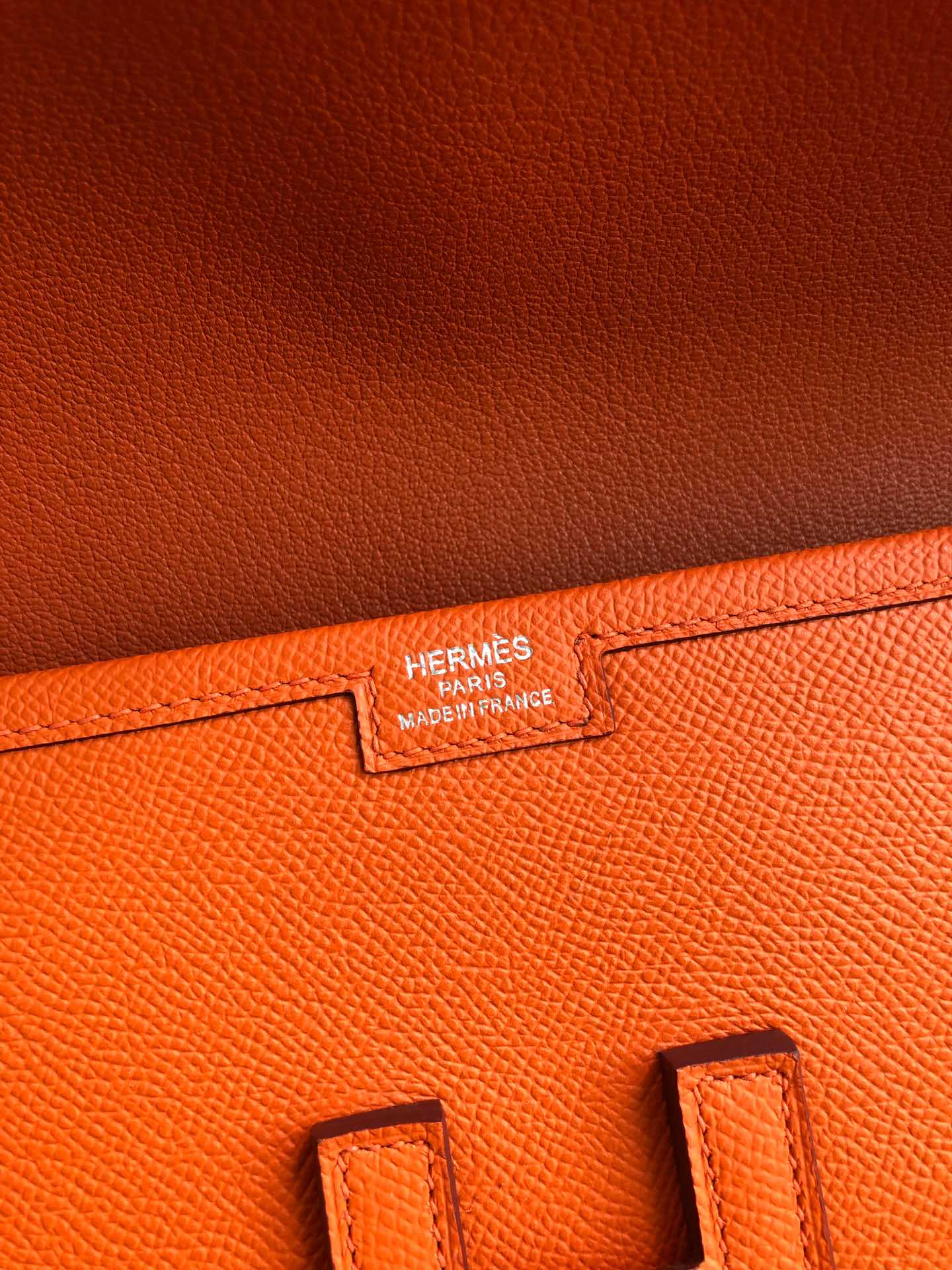 JIGE ELAN 29 CLUTCH IN SALAMANDER ORANGE CALFSKIN