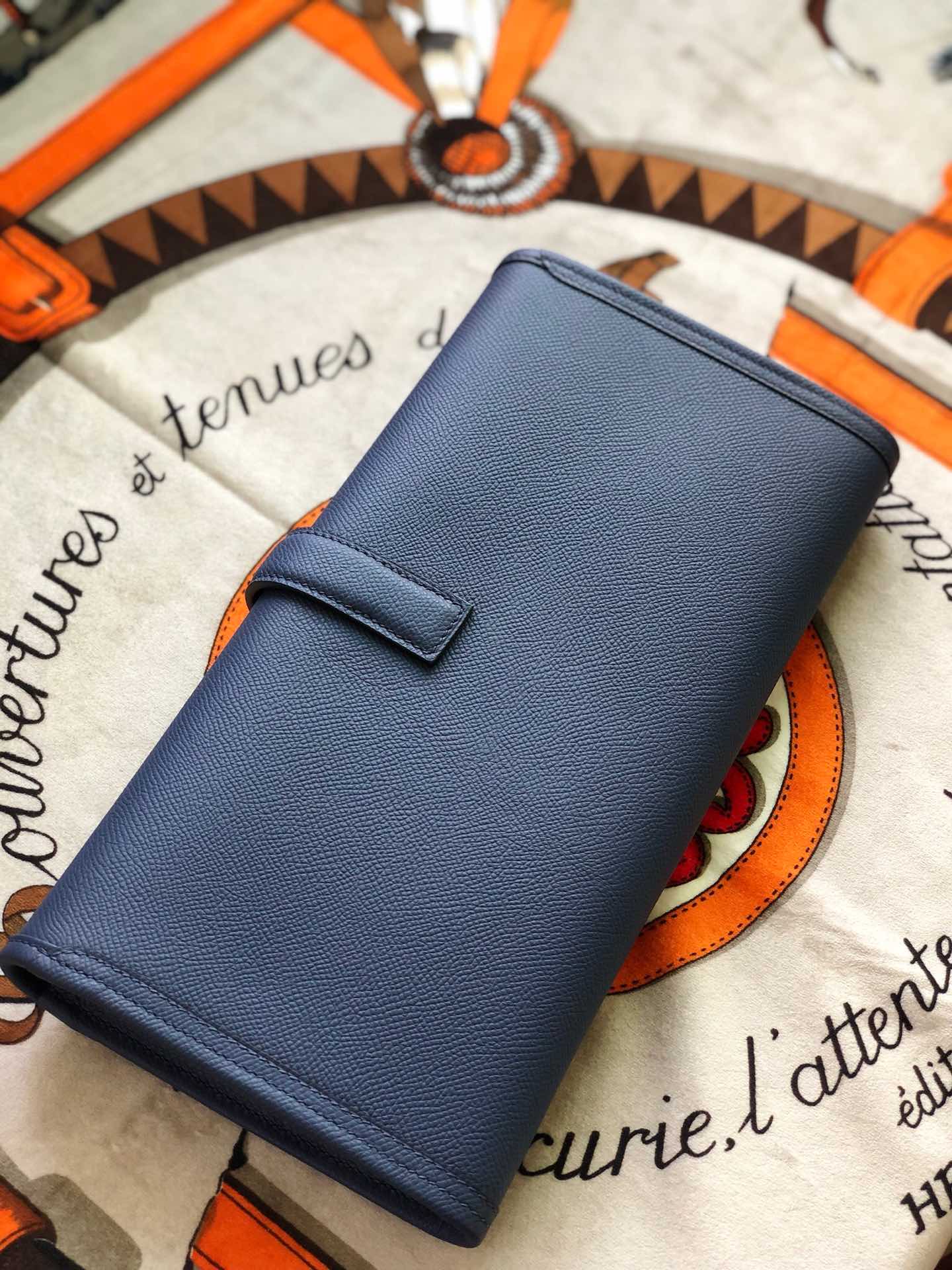 JIGE ELAN 29 CLUTCH IN SPACE BLUE CALFSKIN