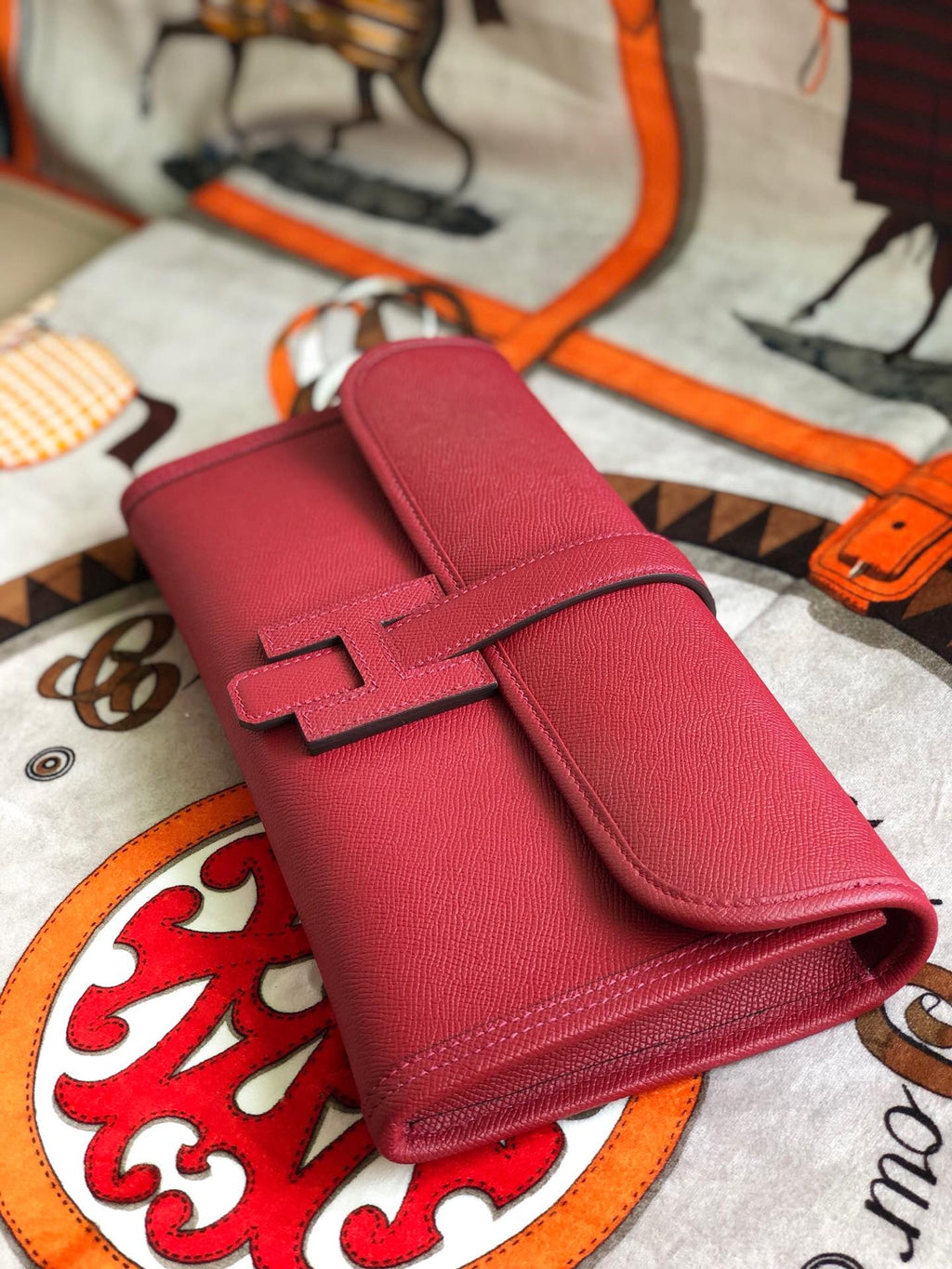 JIGE ELAN 29 CLUTCH IN BERRY RED CALFSKIN