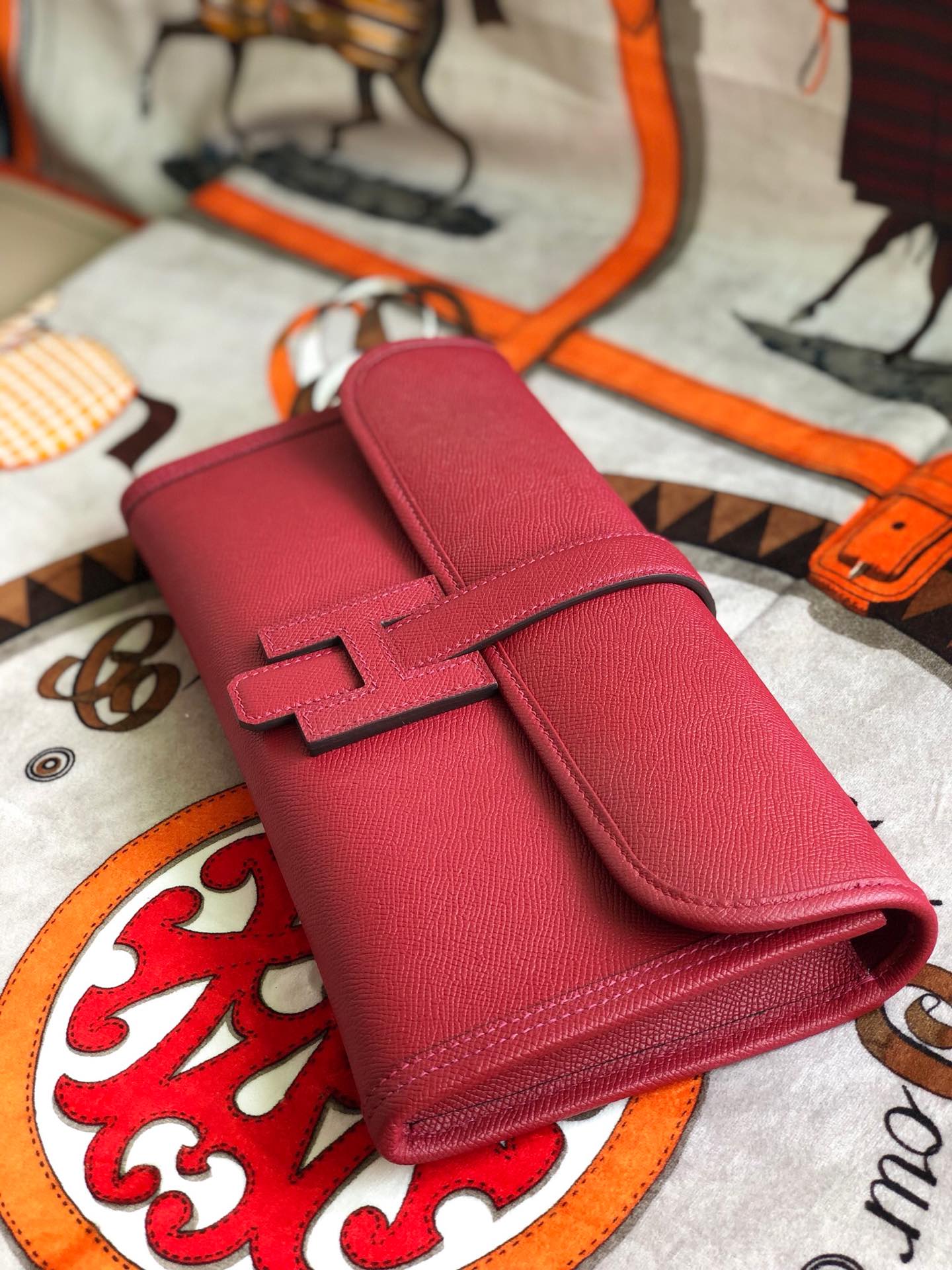 JIGE ELAN 29 CLUTCH IN BERRY RED CALFSKIN