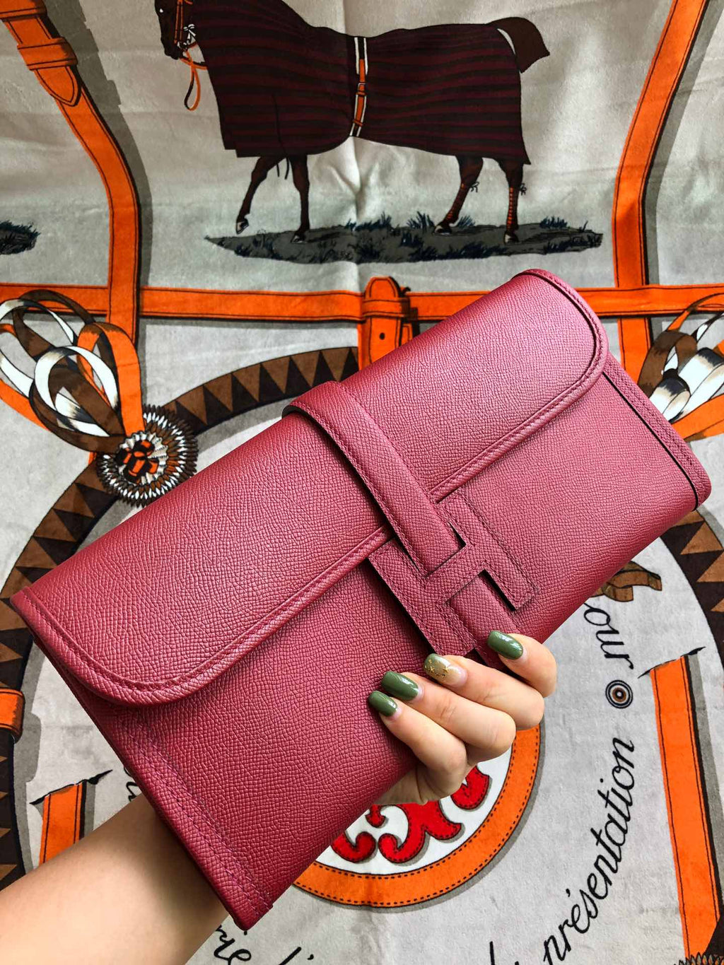 JIGE ELAN 29 CLUTCH IN BERRY RED CALFSKIN
