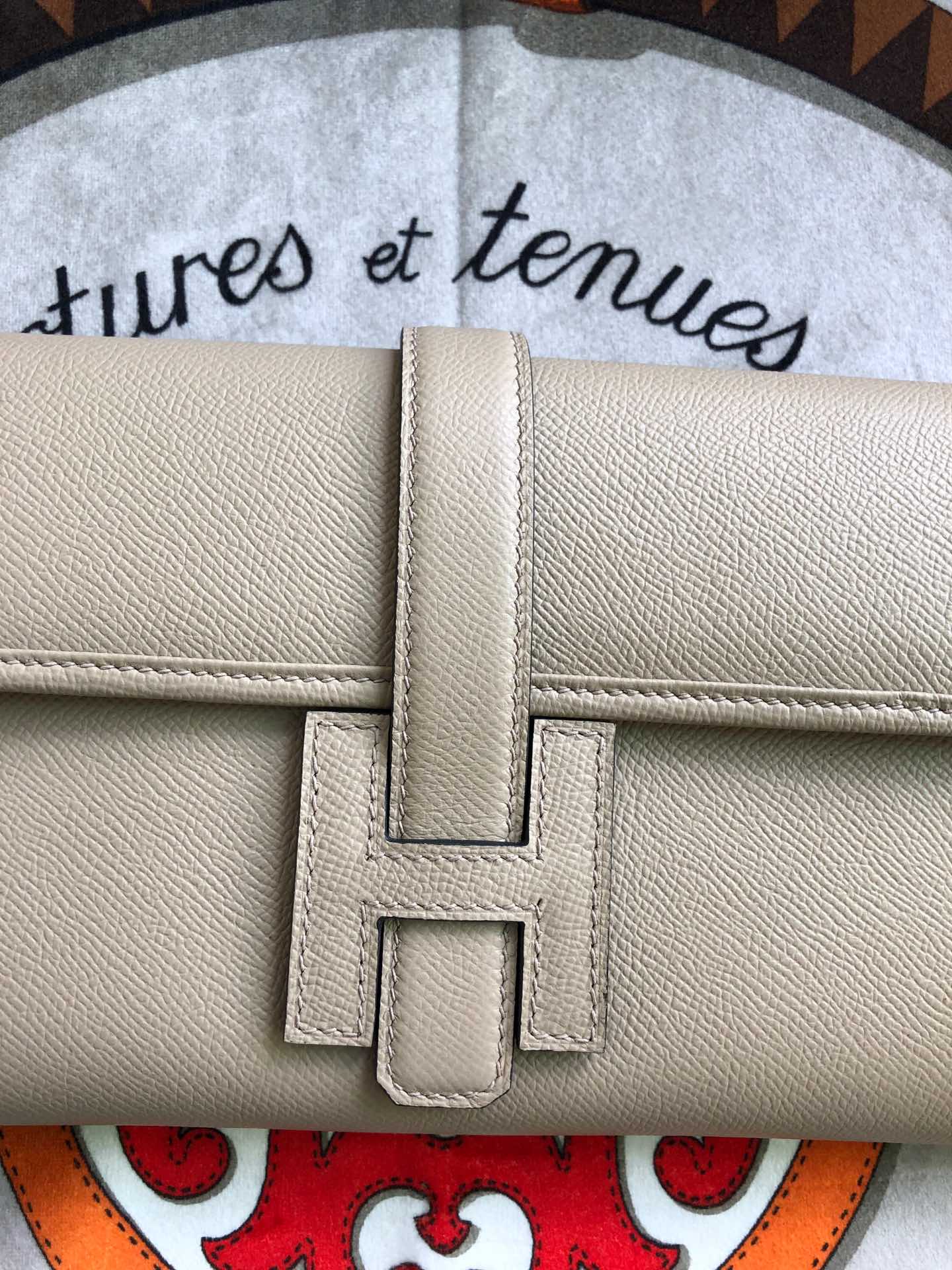 JIGE ELAN 29 CLUTCH IN ECRU TAN CALFSKIN