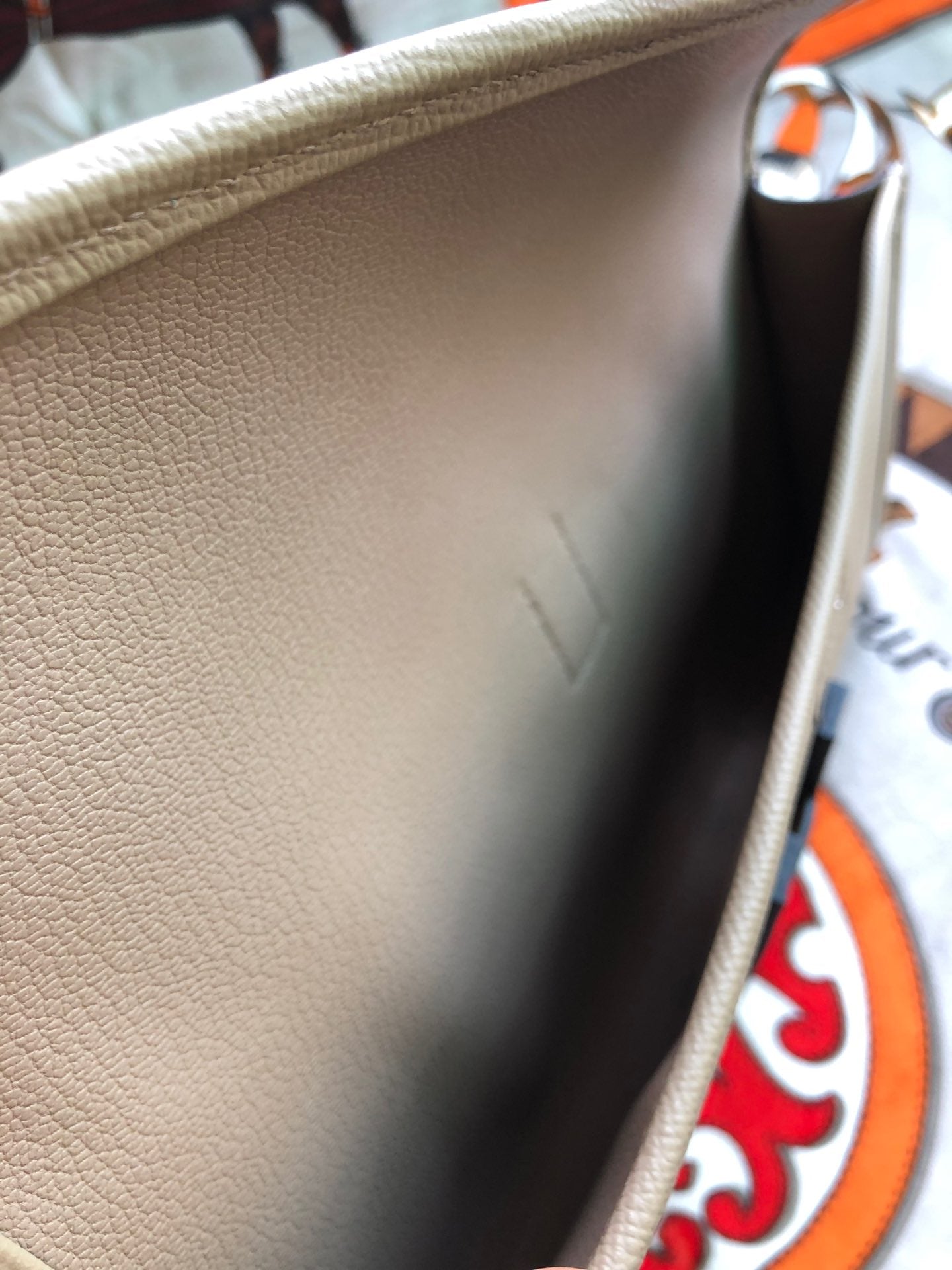 JIGE ELAN 29 CLUTCH IN ECRU TAN CALFSKIN
