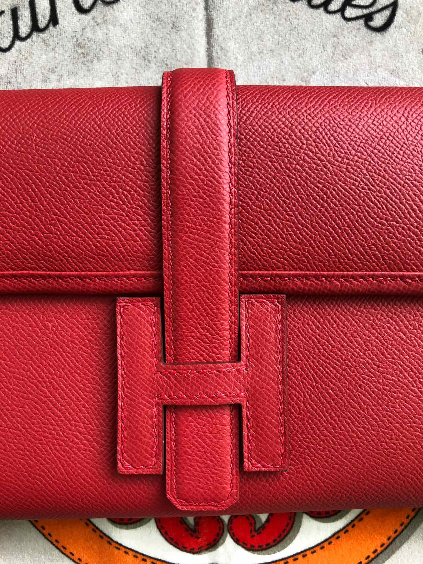 JIGE ELAN 29 CLUTCH IN CHERRY RED CALFSKIN