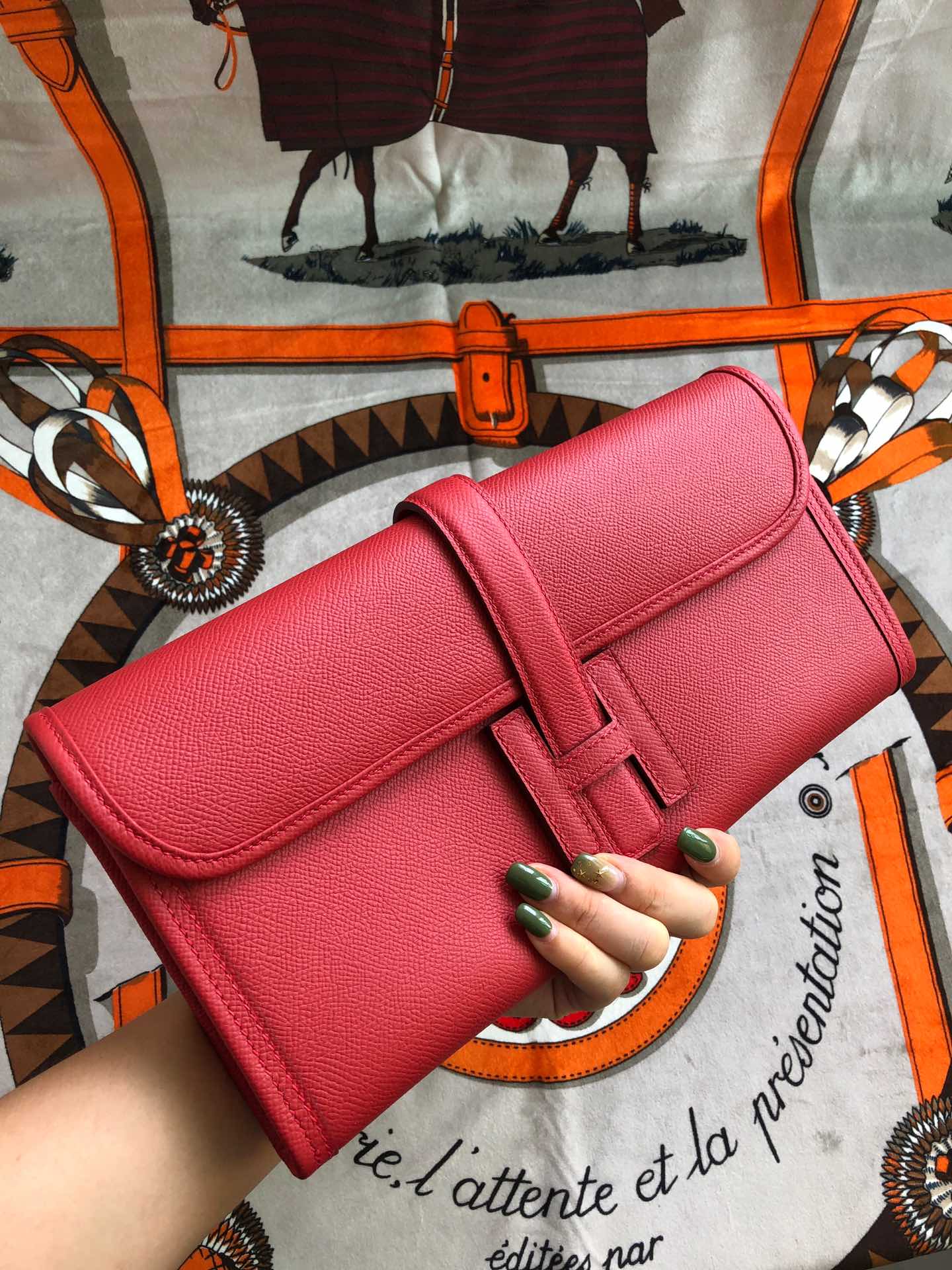 JIGE ELAN 29 CLUTCH IN CHERRY RED CALFSKIN