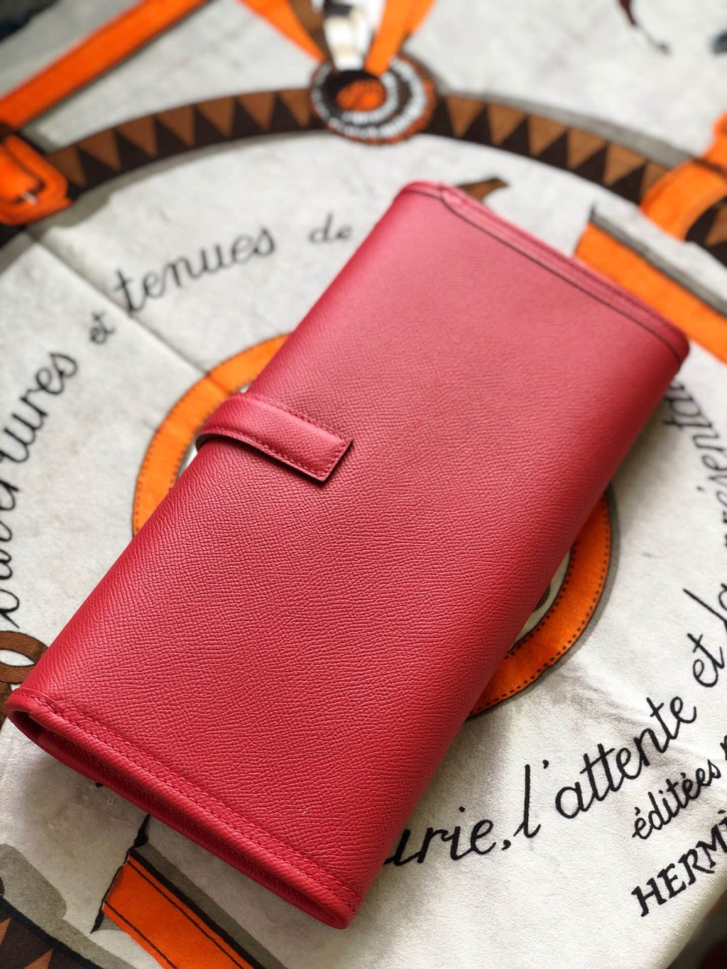 JIGE ELAN 29 CLUTCH IN CHERRY RED CALFSKIN