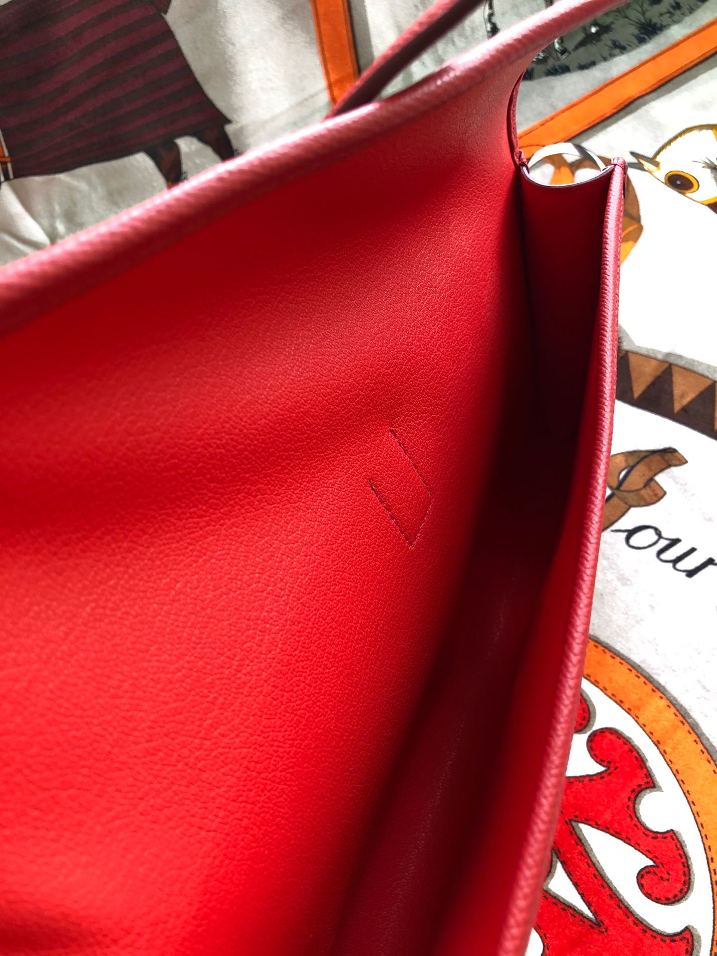 JIGE ELAN 29 CLUTCH IN CHERRY RED CALFSKIN