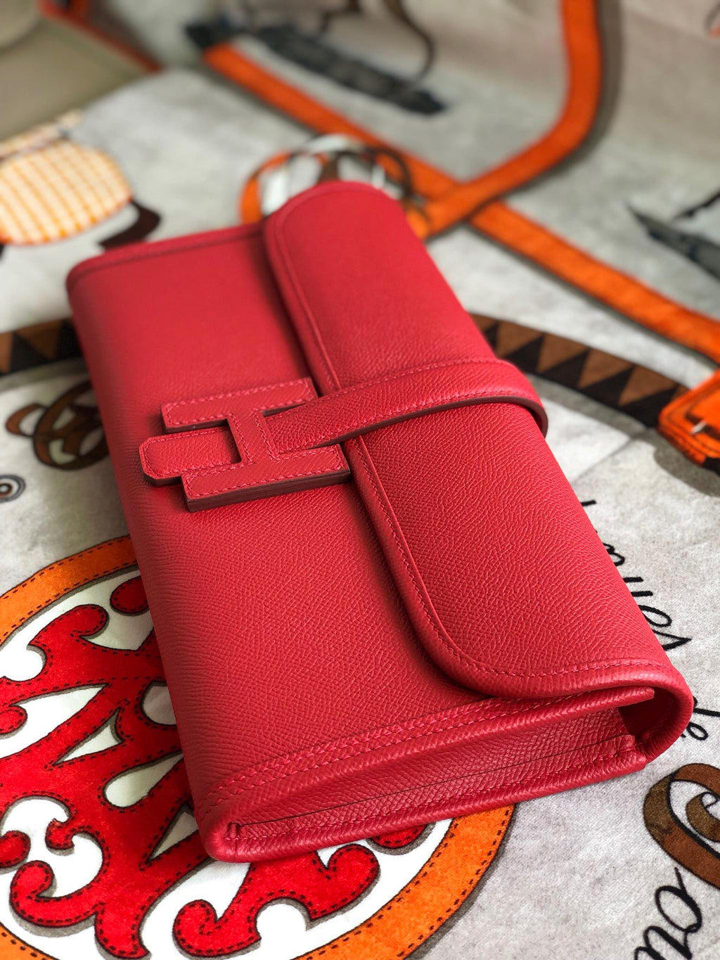 JIGE ELAN 29 CLUTCH IN CHERRY RED CALFSKIN