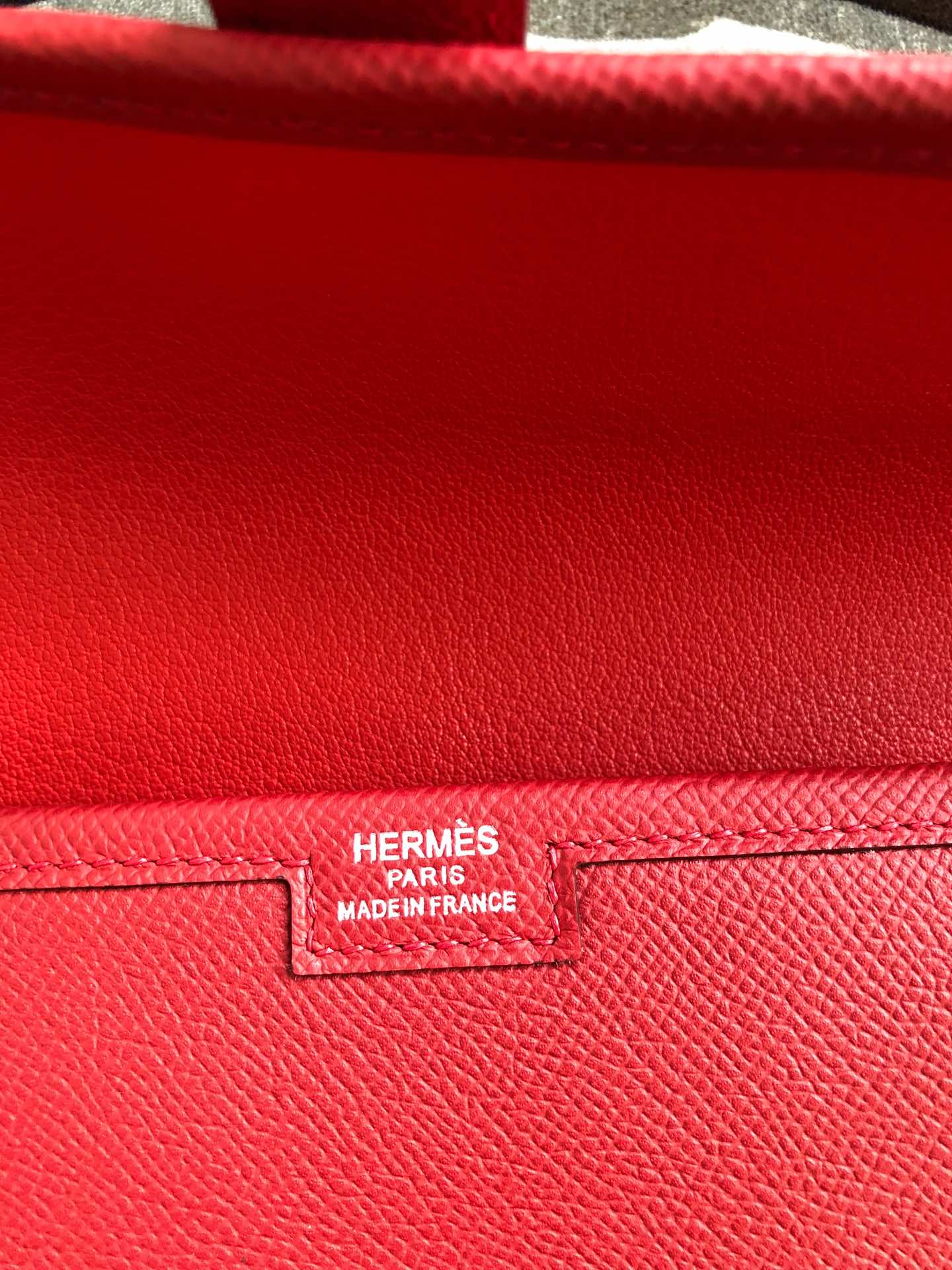 JIGE ELAN 29 CLUTCH IN CHERRY RED CALFSKIN
