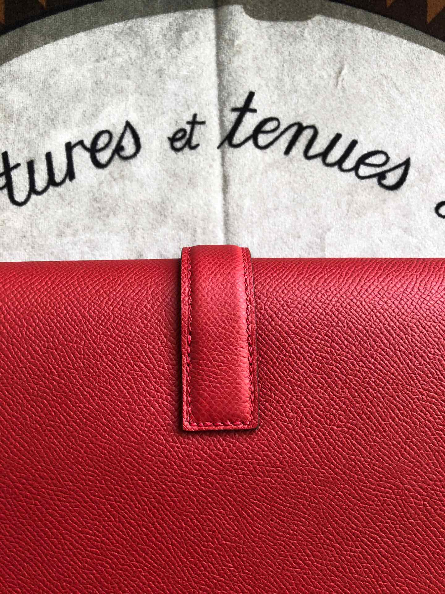 JIGE ELAN 29 CLUTCH IN CHERRY RED CALFSKIN