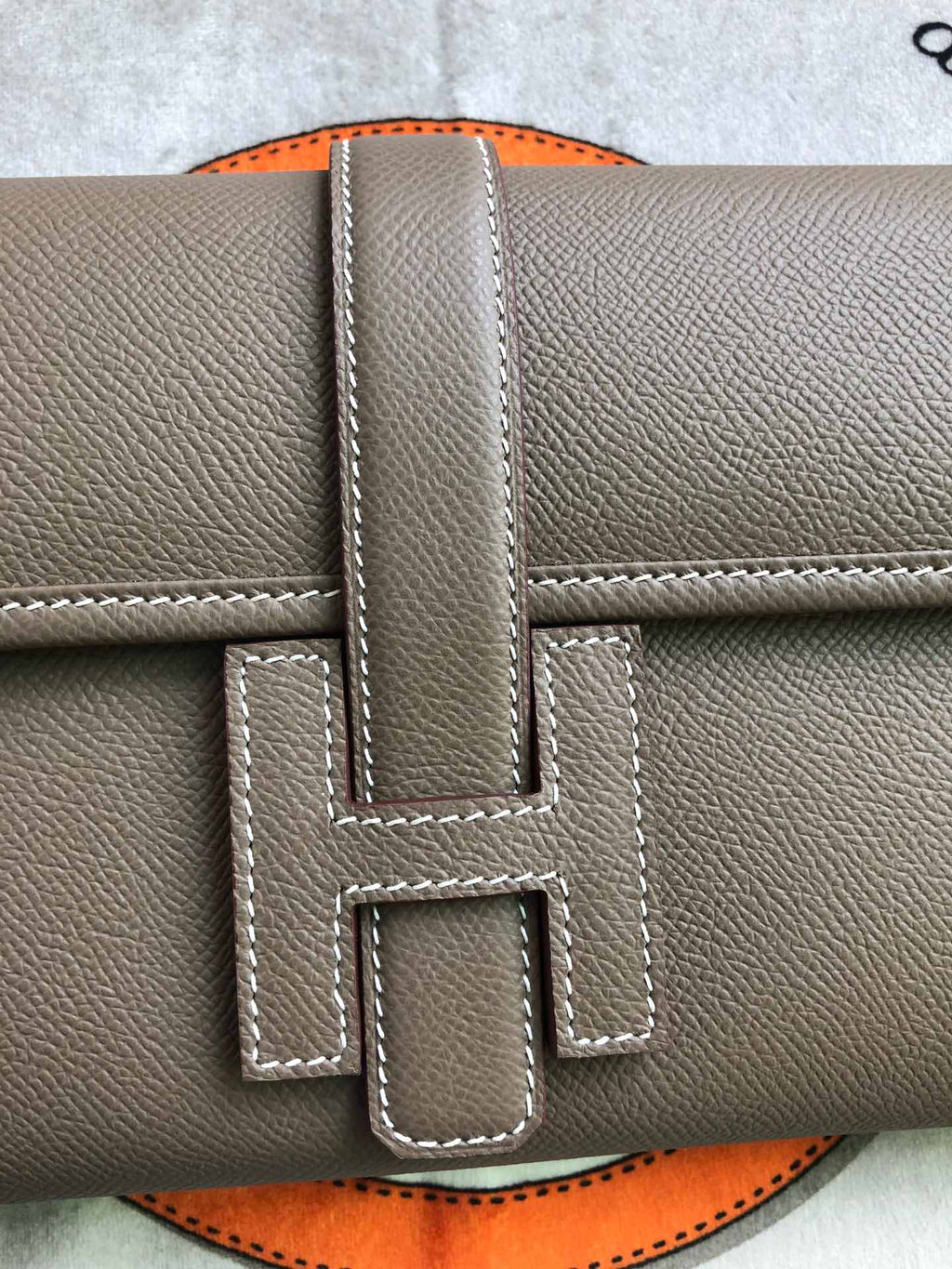 JIGE ELAN 29 CLUTCH IN MEDIUM BROWN CALFSKIN