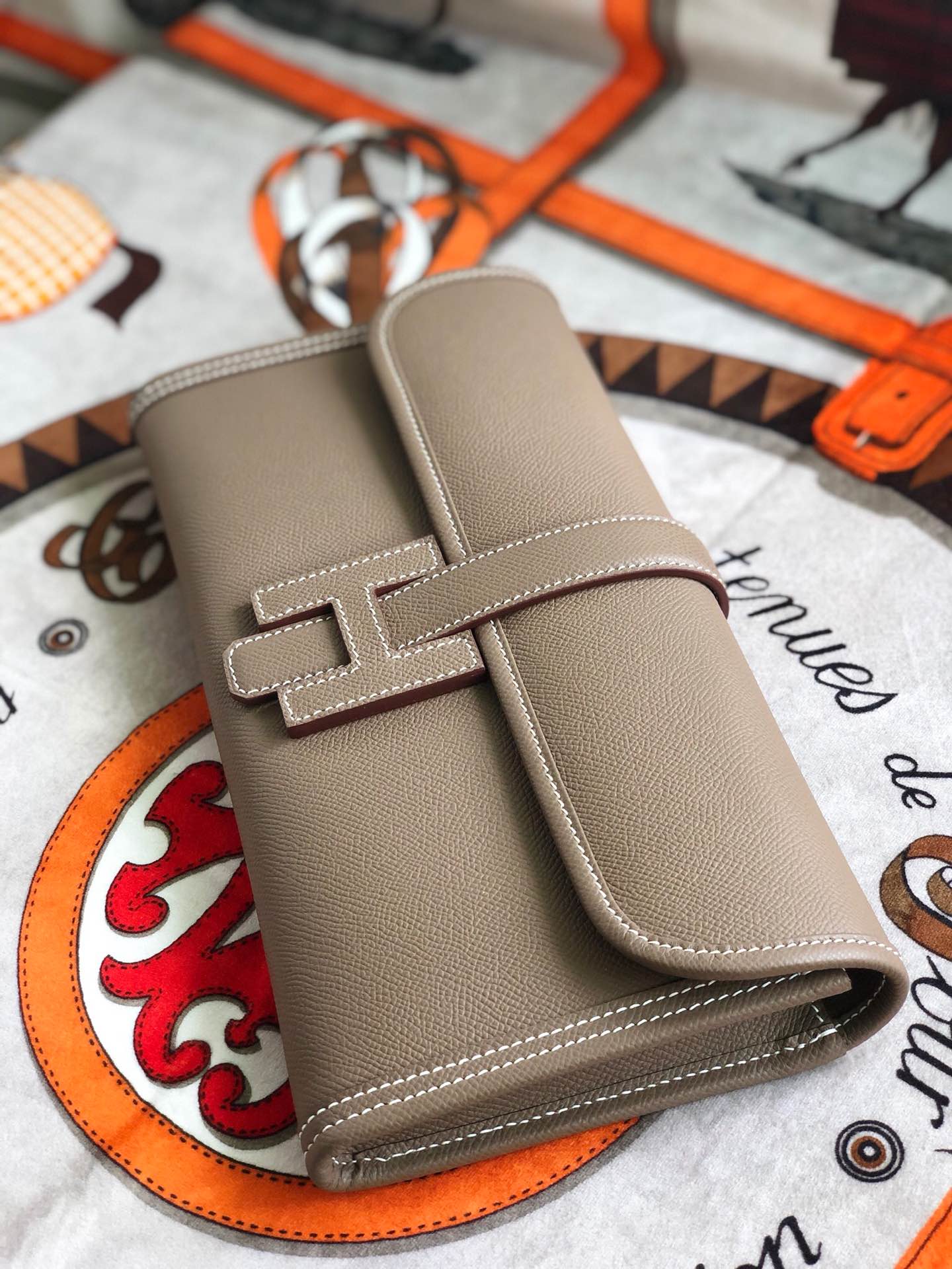 JIGE ELAN 29 CLUTCH IN MEDIUM BROWN CALFSKIN
