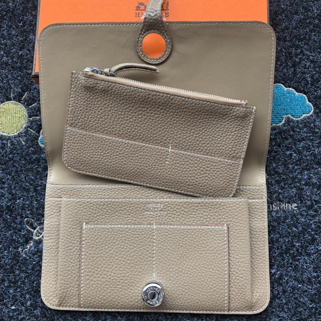 TOGO PASSPORT HOLDER 20 IN LIGHT BROWN CALFSKIN