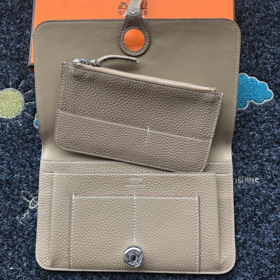 TOGO PASSPORT HOLDER 20 IN LIGHT BROWN CALFSKIN