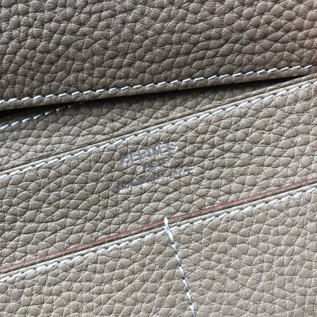 TOGO PASSPORT HOLDER 20 IN LIGHT BROWN CALFSKIN
