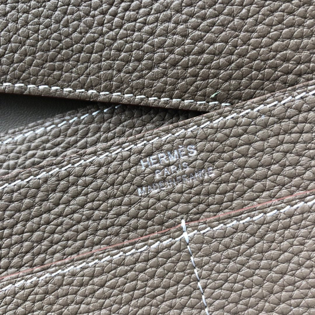 TOGO PASSPORT HOLDER 20 IN MEDIUM BROWN CALFSKIN