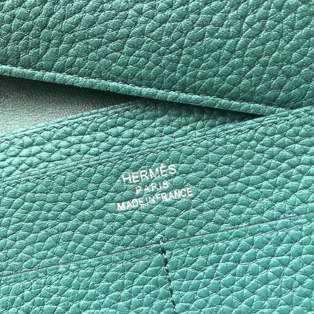 TOGO PASSPORT HOLDER 20 IN FOREST GREEN CALFSKIN