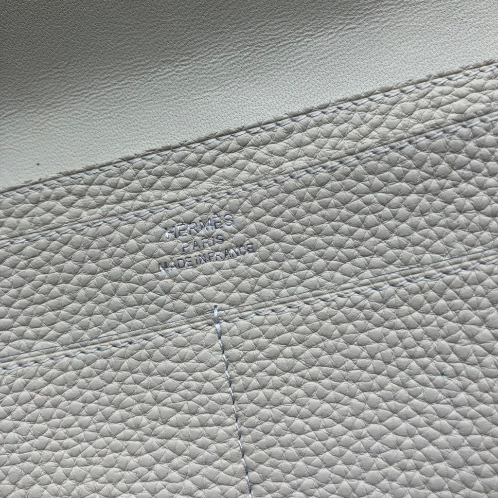 TOGO PASSPORT HOLDER 20 IN PASTEL GRAY CALFSKIN