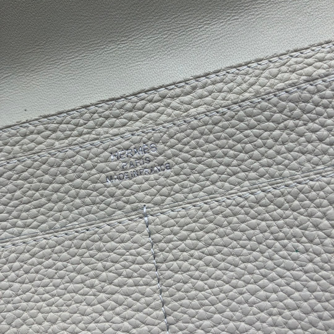 TOGO PASSPORT HOLDER 20 IN PASTEL GRAY CALFSKIN