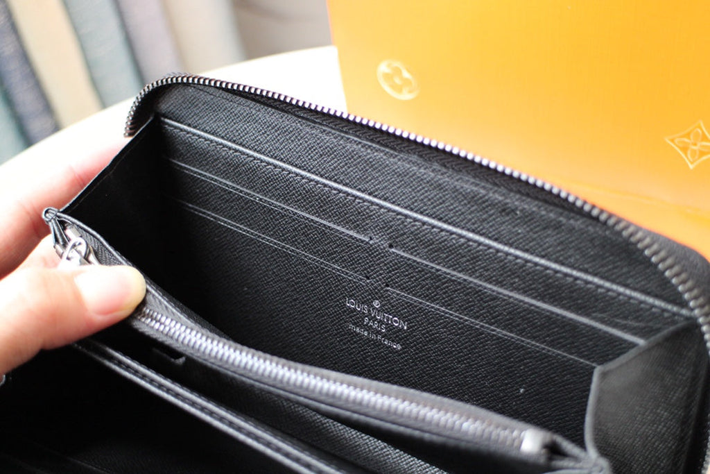 LV 25S ZIPPY WALLET HORIZONTAL 19 IN MONOGRAM ECLIPSE COATED CALFSKIN
