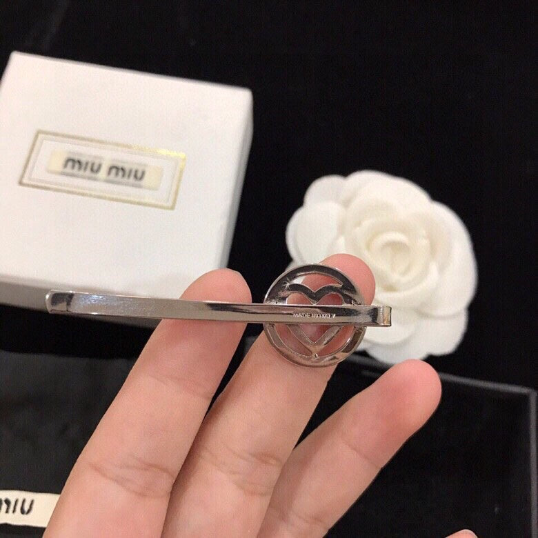 MIUMIU 26S CRYSTAL HEART LOGO HAIR CLIP IN SILVER TONE METAL 617641