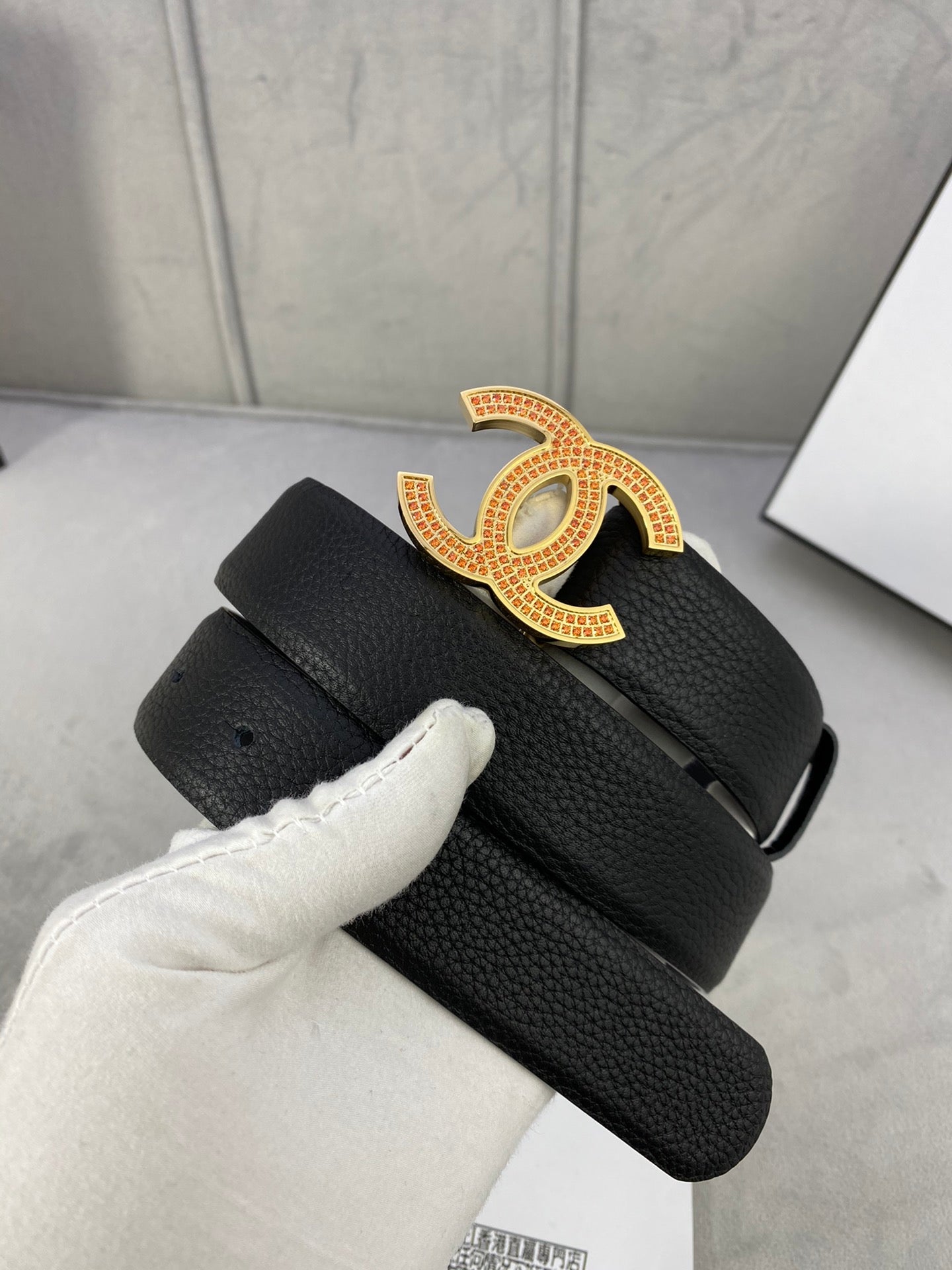 CC 26S BELT 30 MM IN BLACK CALFSKIN STONE EMBELLISHED GOLD TONE 661126