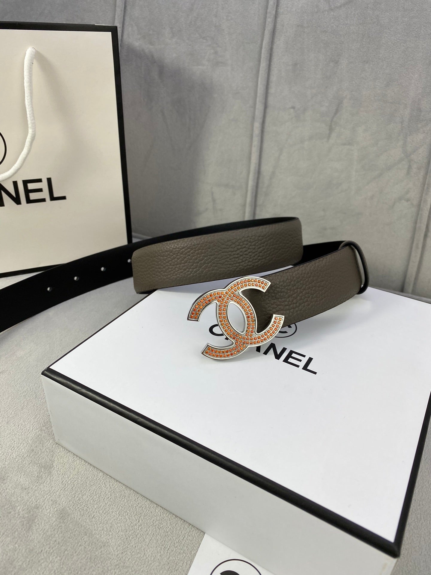 CC 26S BELT 30 MM IN TAUPE CALFSKIN STONE EMBELLISHED SILVER-TONE 661127