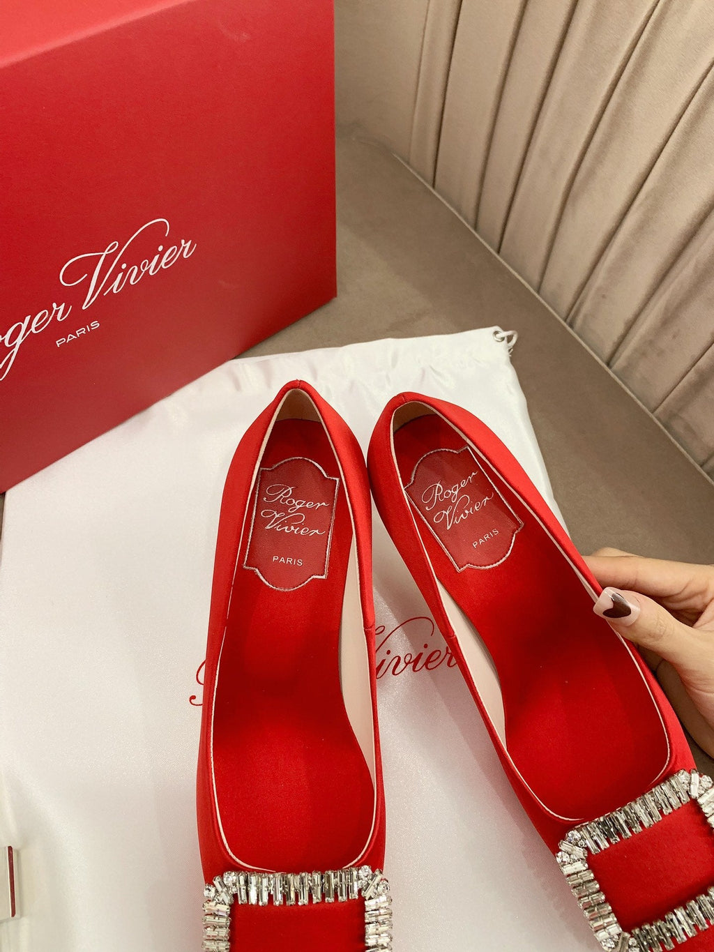 TROMPETTE PUMPS IN RED SILK CRYSTAL BUCKLE