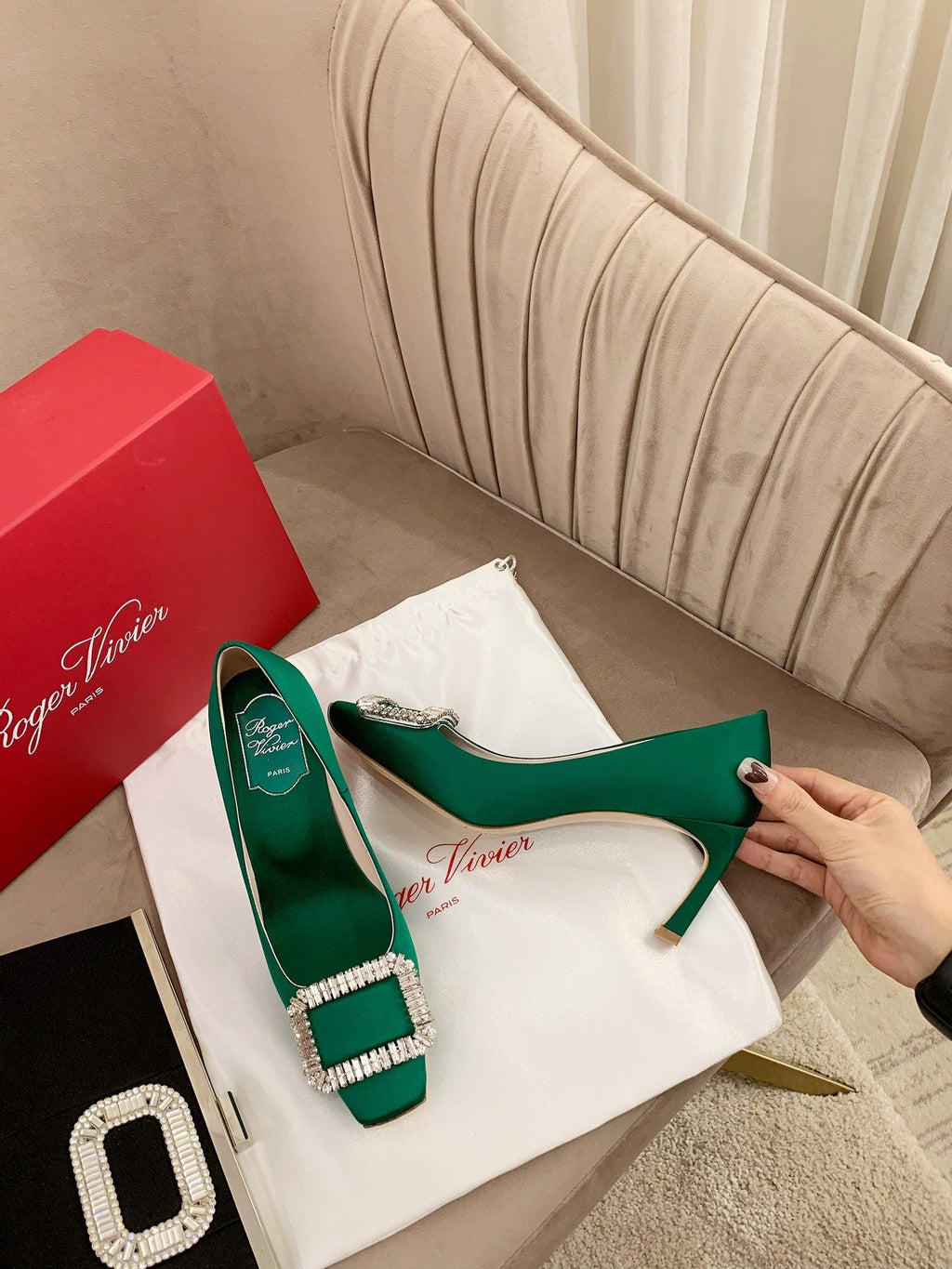 TROMPETTE PUMPS IN GREEN SILK CRYSTAL BUCKLE