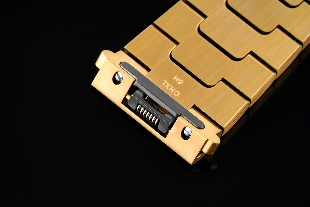 SANTOS MEDIUM MODEL DE CARTIER WATCH GOLD CASE WITH CRYSTALS